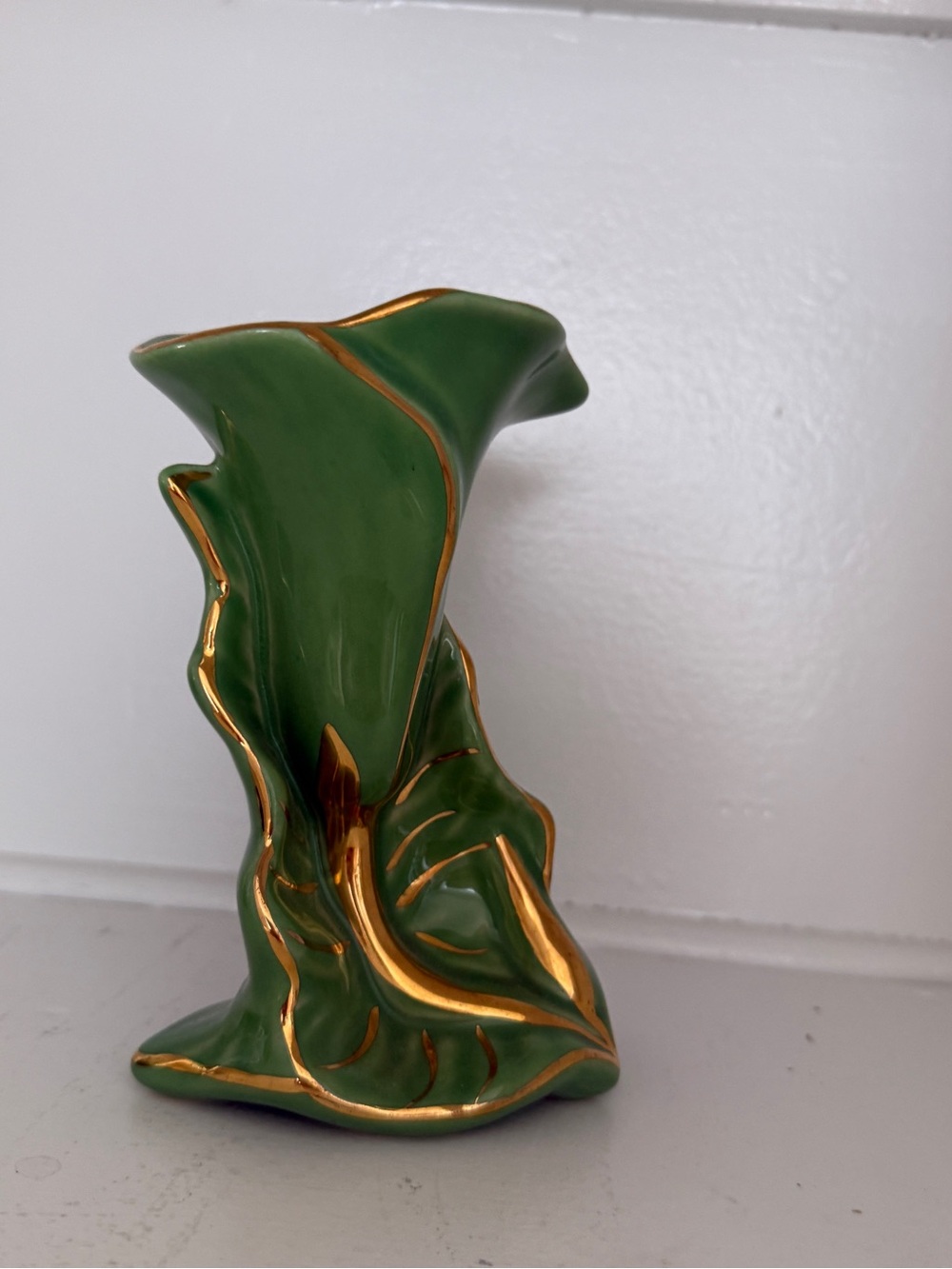 Vintage  Accent Vase flower with Gold Trim
